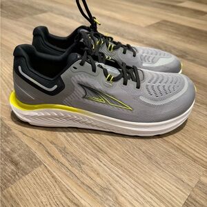 Altra Men's Gray and Yellow Athletic Shoes